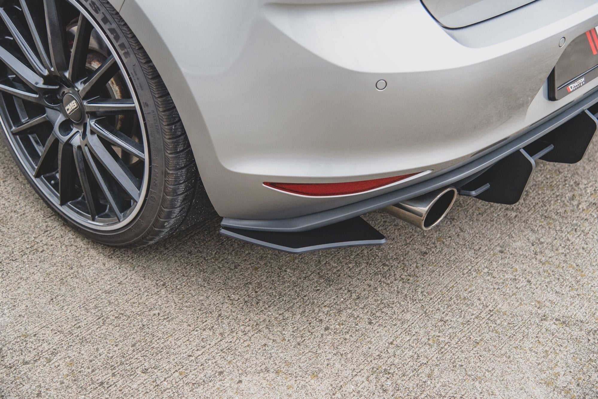 Maxton Design - Street Pro Heck Ansatz Flaps Diffusor V2 für L + R VW Golf 7 GTI - Aerowerk.