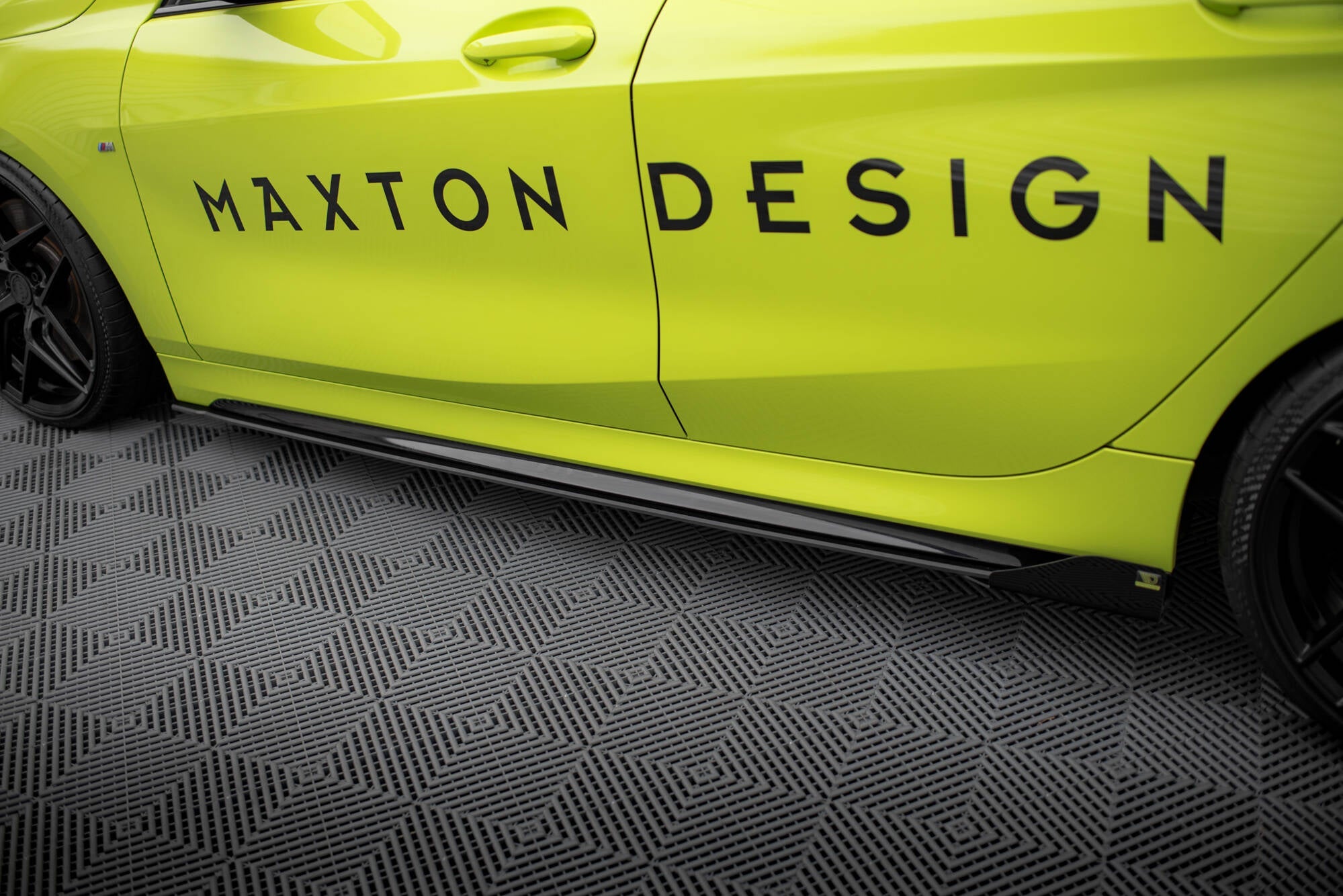 Maxton Design - Street Pro Seitenschweller Ansatz + Flaps für BMW 1er M - Paket / M135i F40 - Aerowerk.