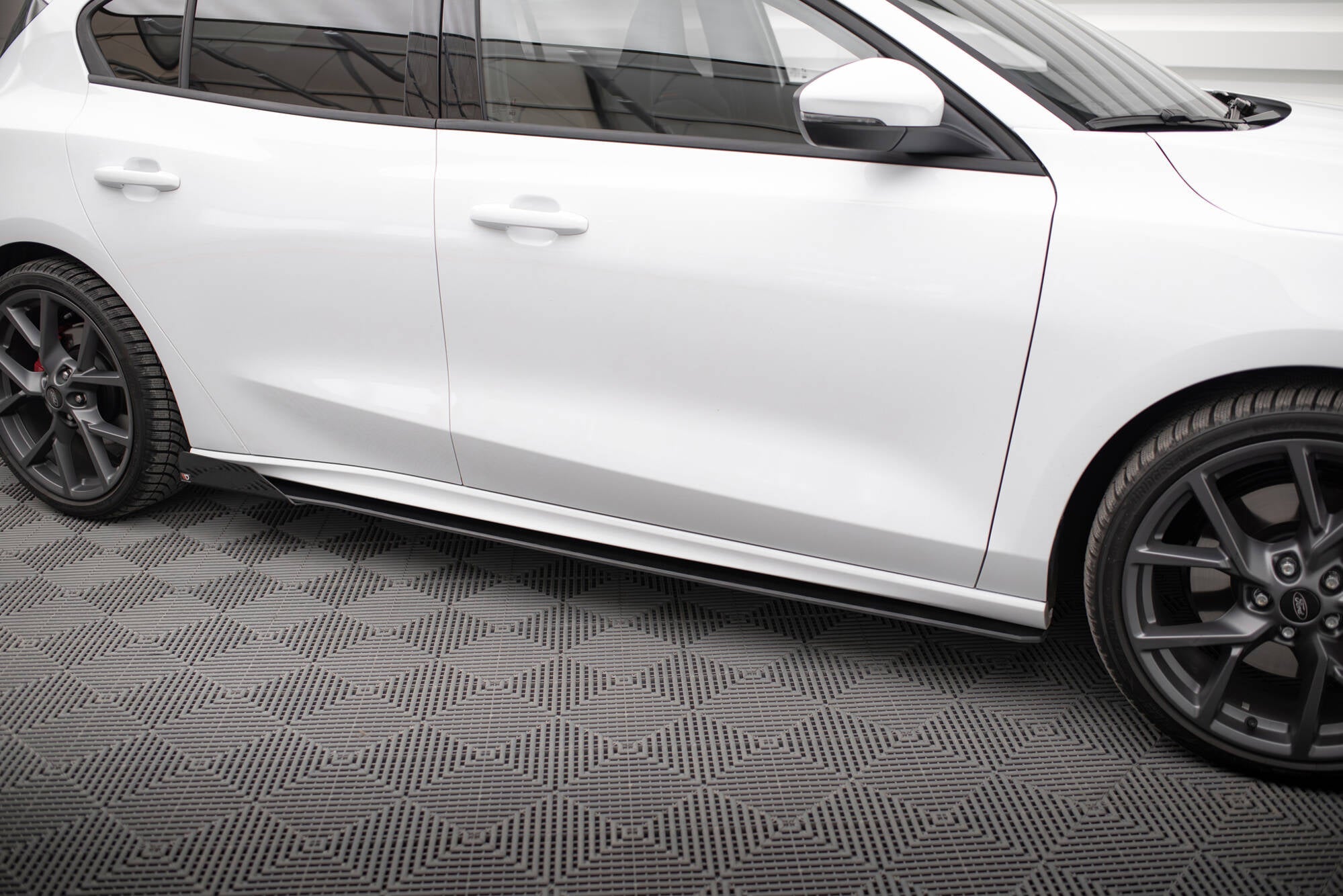 Maxton Design - Street Pro Seitenschweller Ansatz + Flaps für Ford Focus ST / ST - Line Mk4 - Aerowerk.