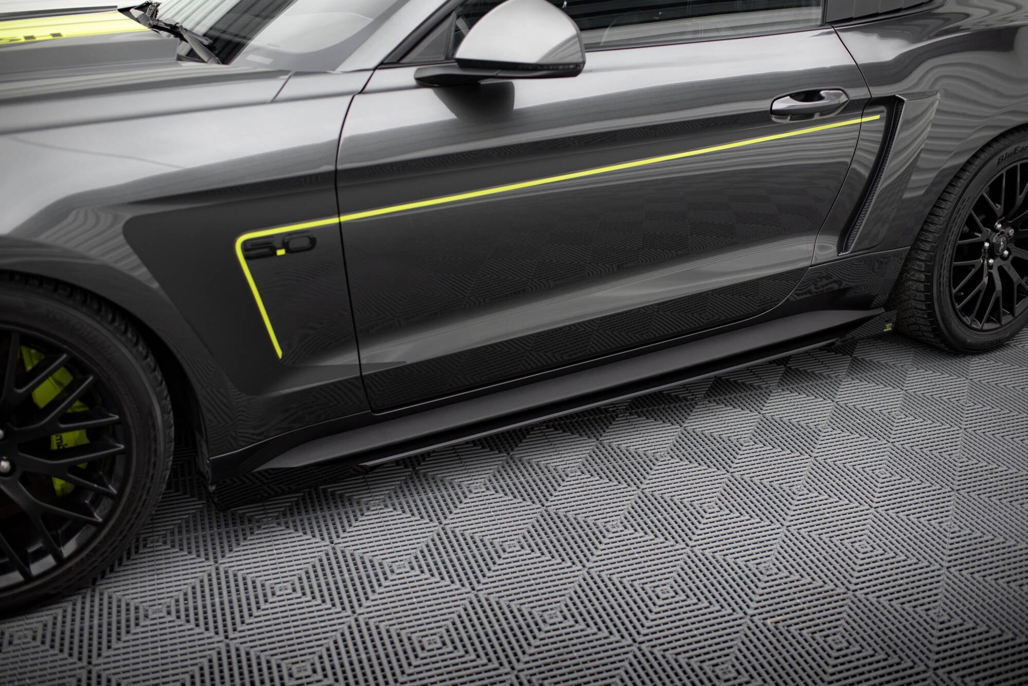Maxton Design - Street Pro Seitenschweller Ansatz + Flaps für Ford Mustang GT Mk6 - Aerowerk.