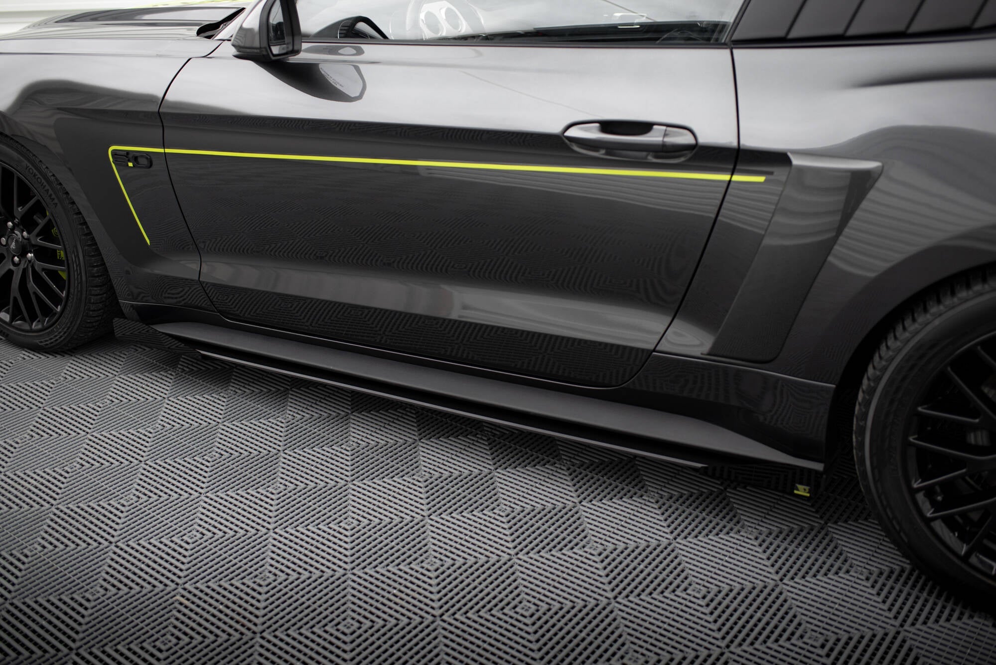 Maxton Design - Street Pro Seitenschweller Ansatz + Flaps für Ford Mustang GT Mk6 - Aerowerk.
