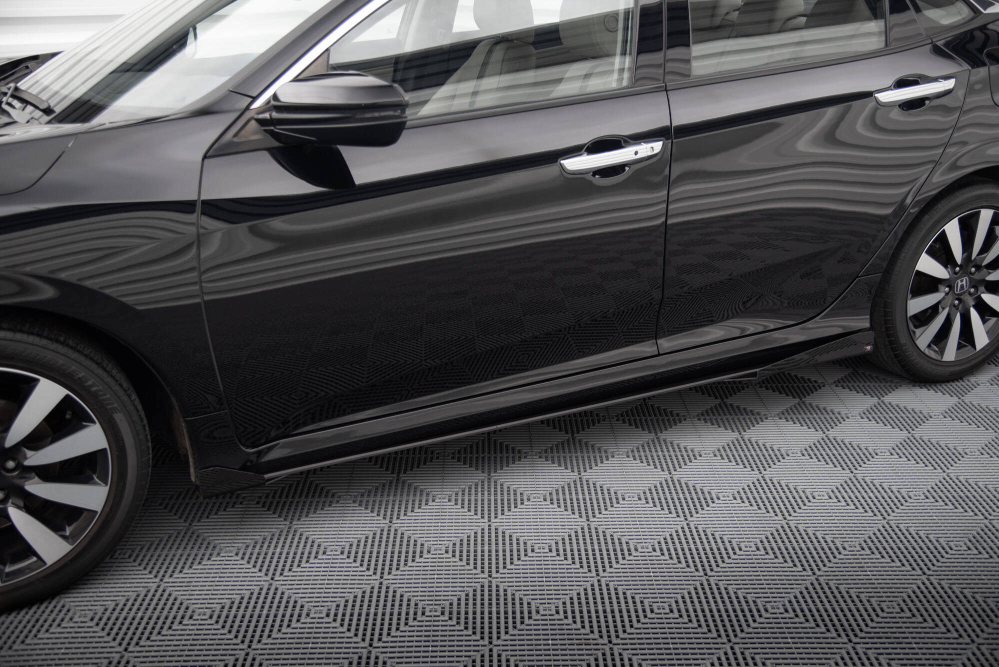 Maxton Design - Street Pro Seitenschweller Ansatz + Flaps für Honda Civic Mk10 - Aerowerk.