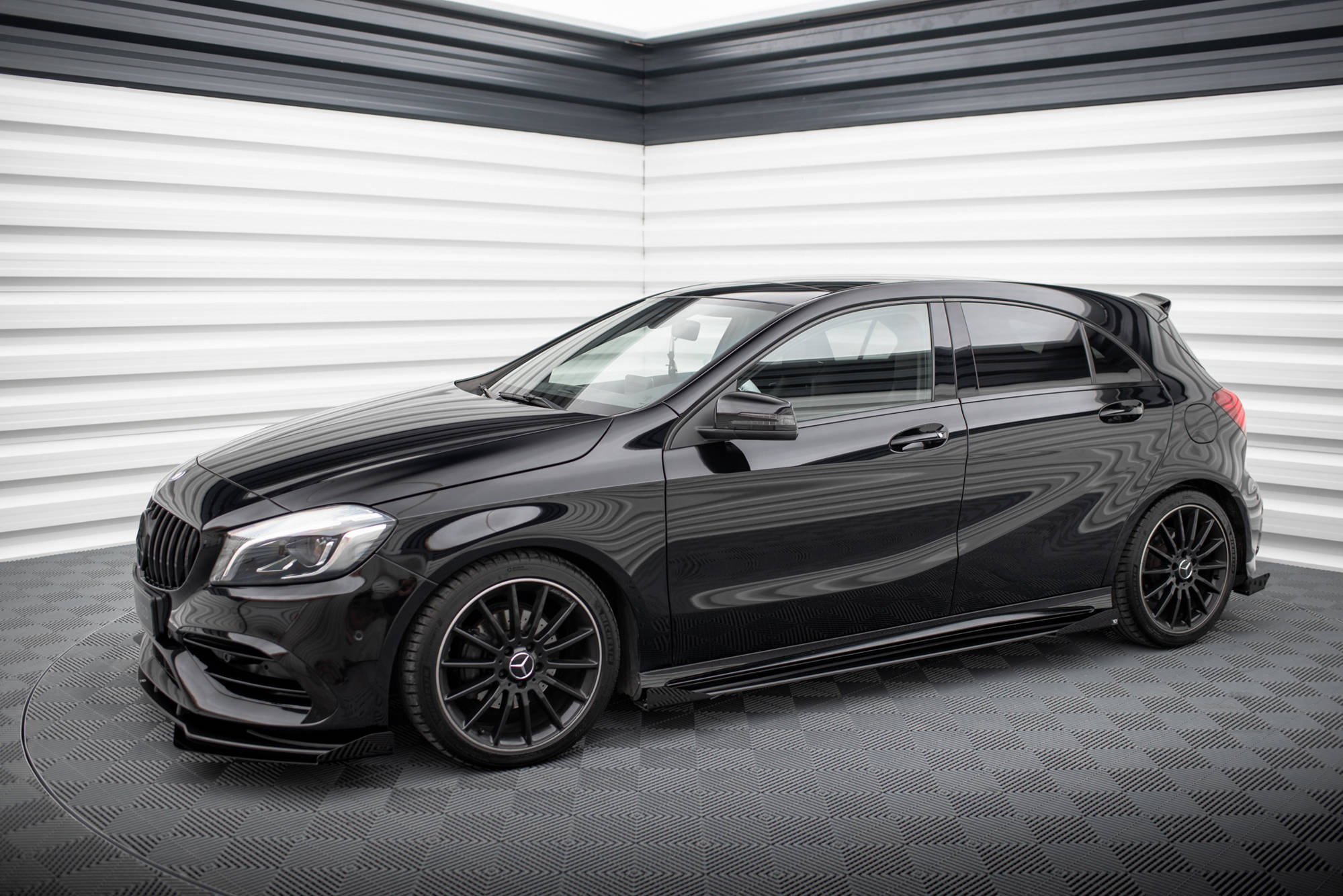 Maxton Design - Street Pro Seitenschweller Ansatz für + Flaps Mercedes - Benz A AMG - Line W176 Facelift - Aerowerk.